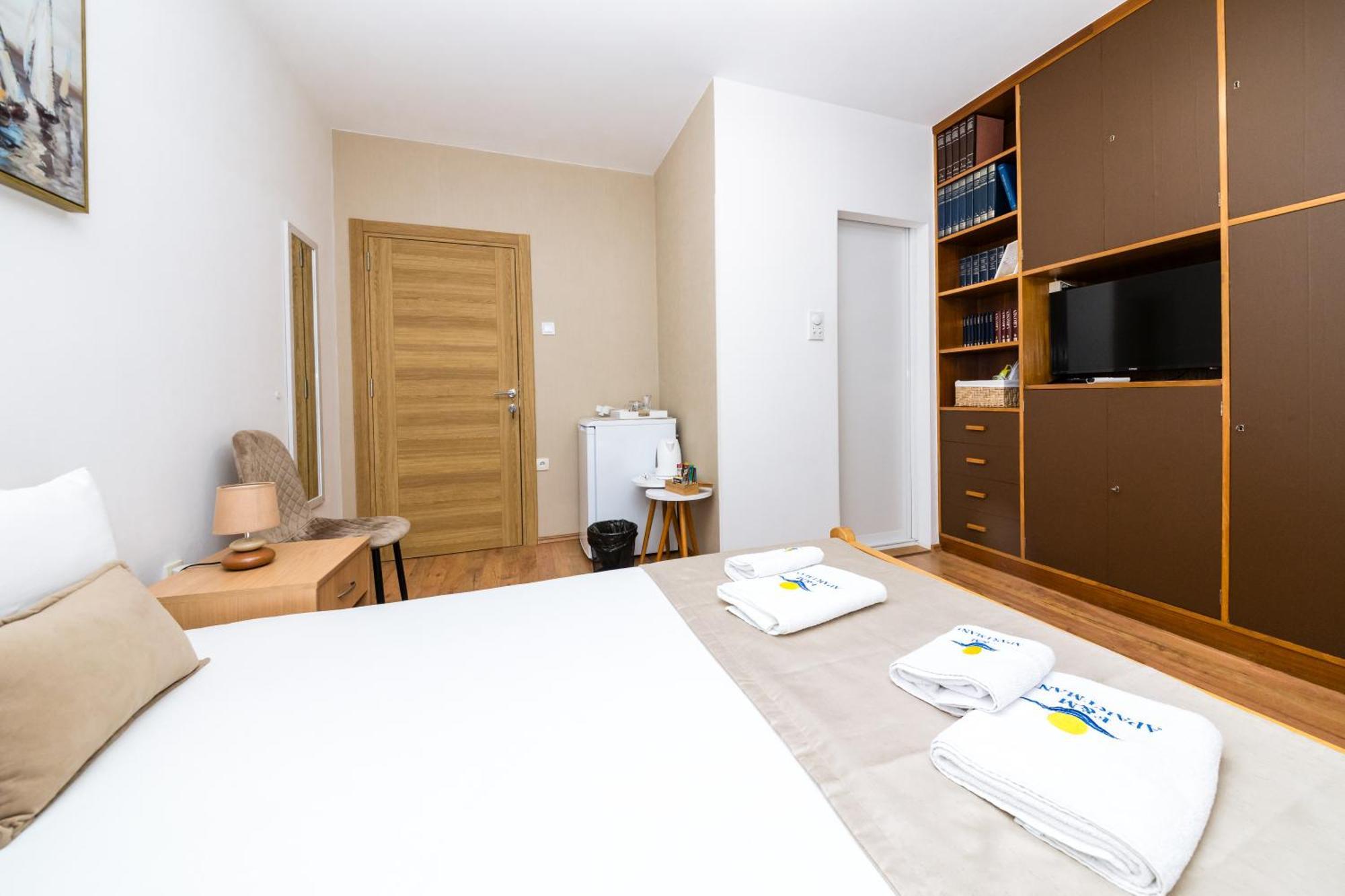 Apartmani F&M โกตอร์ ภายนอก รูปภาพ